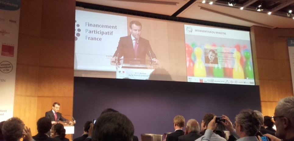 Emmanuel Macron investit dans le crowdfunding